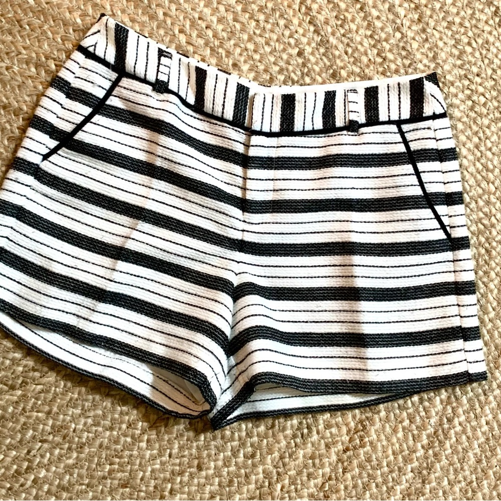 Elle Textured Dress Shorts, Size 8